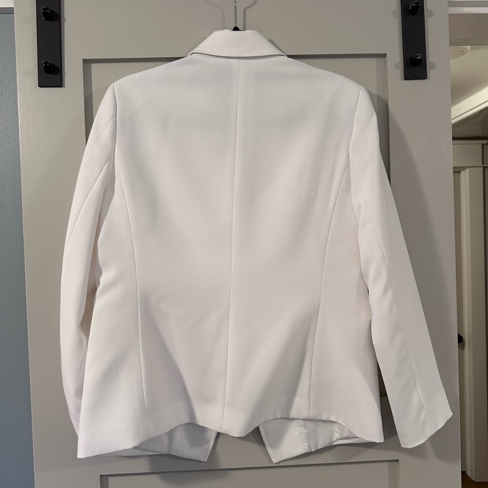Chadwick’s White Angular Front Hemline Blazer - image 5